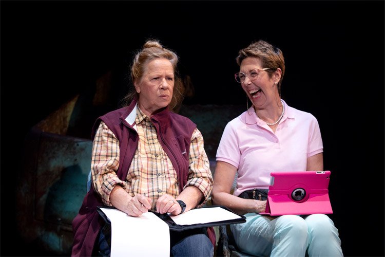 2 women laughing